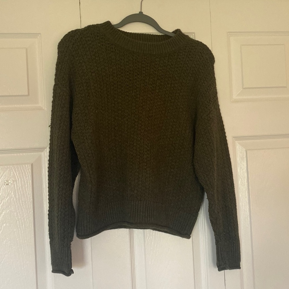 Cute dark green cropped sweater